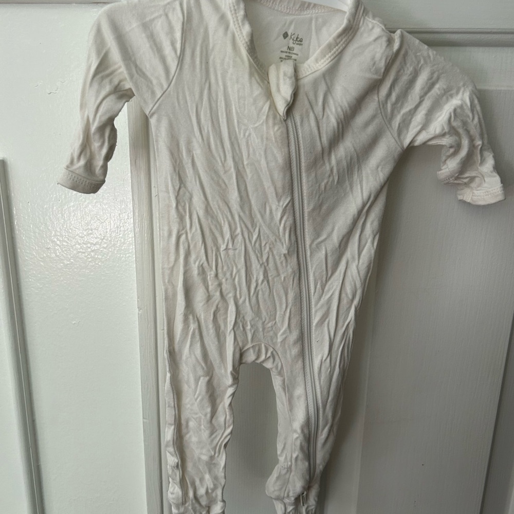 White Zipper Footie Kyte BABY